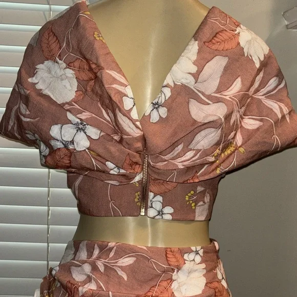 ASOS EDITION twist front off shoulder top and skirt in linen
floral print. - Picture 9 of 14